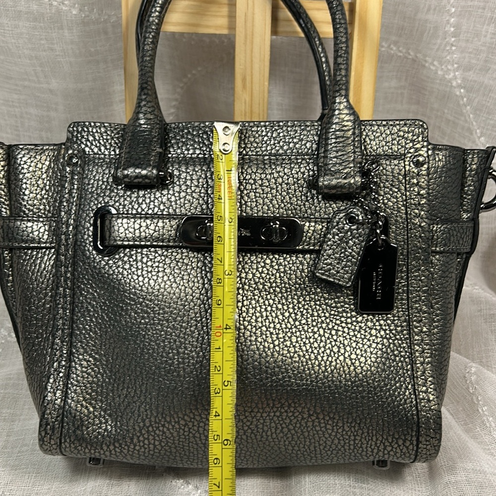 Coach Swagger leather in silver grey handbag - Picture 4 of 16